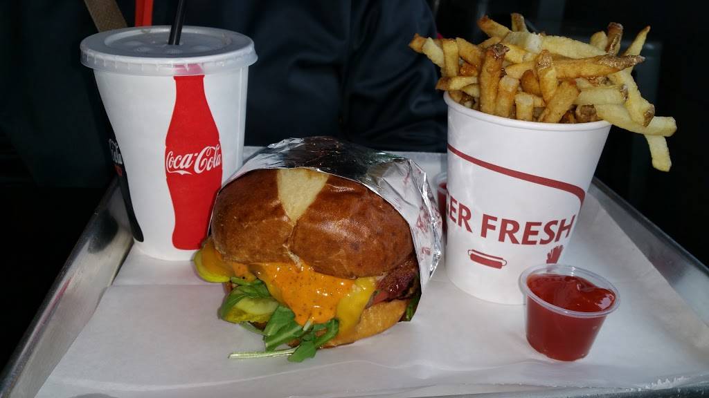 Burger Fresh | restaurant | 6134 Kruse Dr, Solon, OH 44139, USA | 4403948550 OR +1 440-394-8550
