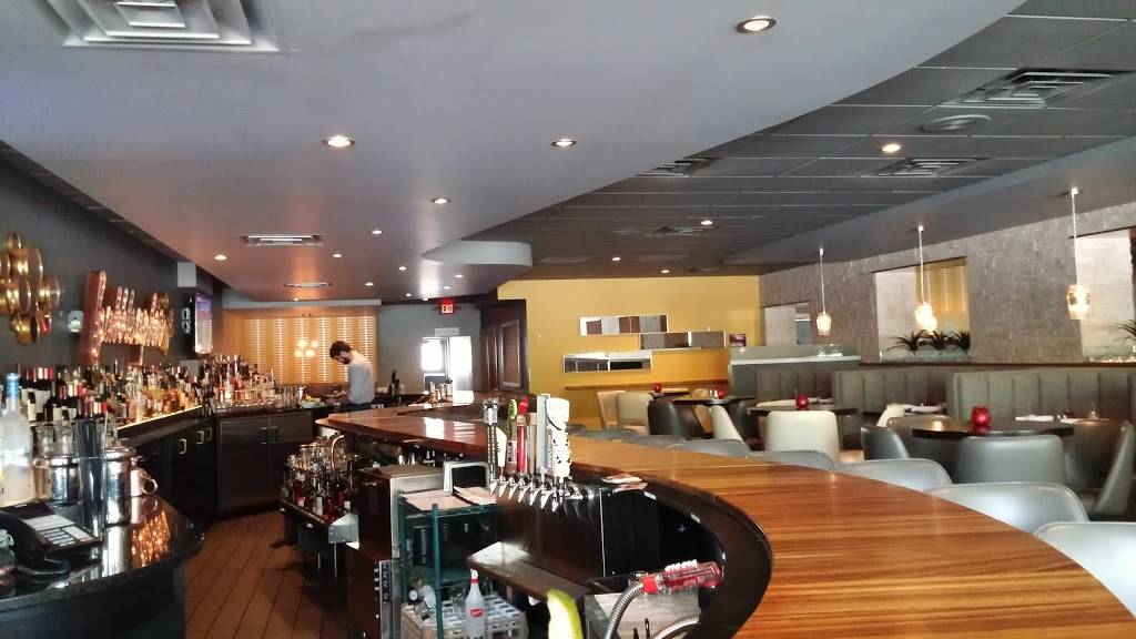 Avenue Club and The Bubble Up Bar | restaurant | 1128 E Washington Ave, Madison, WI 53703, USA | 6082576877 OR +1 608-257-6877