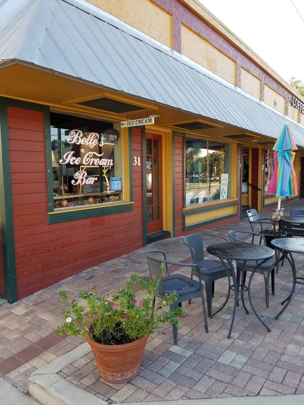 Belles Ice Cream Bar | bakery | 31 Fort Thompson Ave, LaBelle, FL 33935, USA | 2394710462 OR +1 239-471-0462