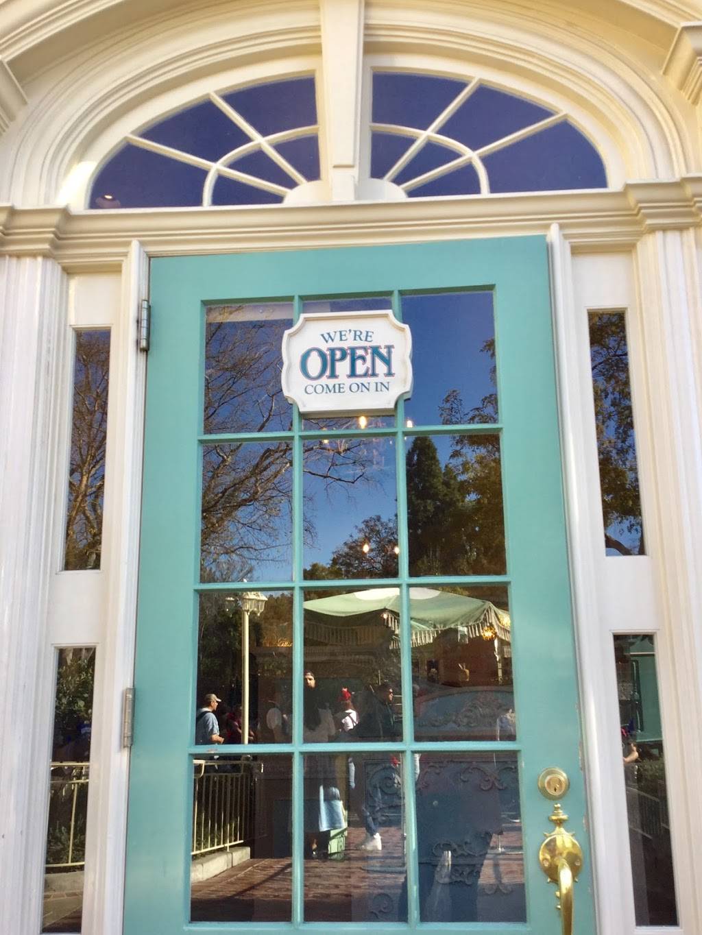 River Belle Terrace | restaurant | 1313 Disneyland Dr, Anaheim, CA 92802, USA | 7147813463 OR +1 714-781-3463