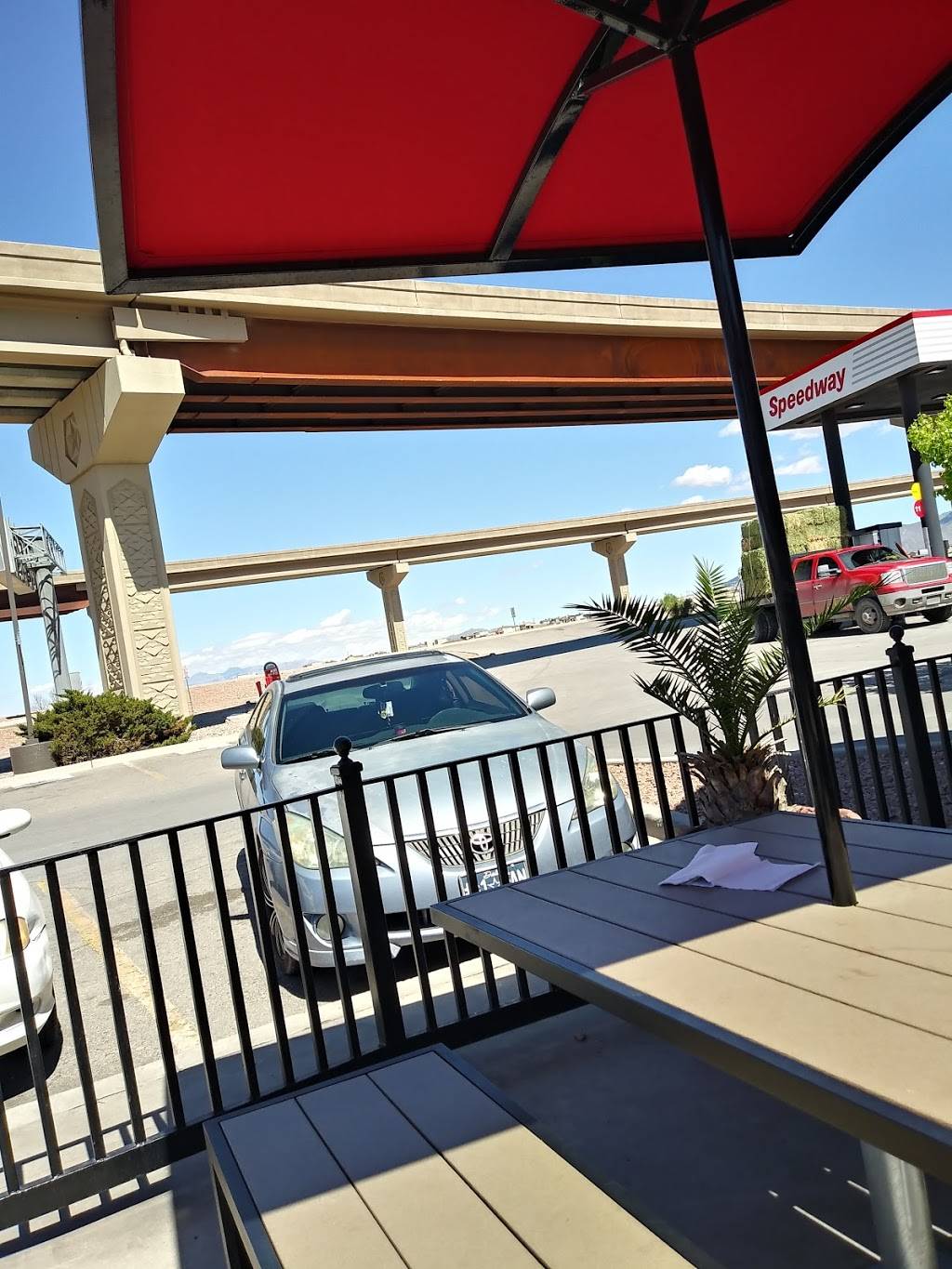 Dairy Queen | restaurant | 6990 N Desert Blvd, El Paso, TX 79912, USA | 9158775050 OR +1 915-877-5050