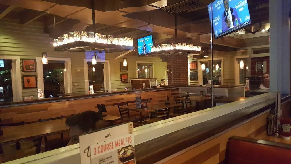 Chilis Grill & Bar | meal takeaway | 3039 W Agua Fria Fwy, Phoenix, AZ 85027, USA | 6235879100 OR +1 623-587-9100