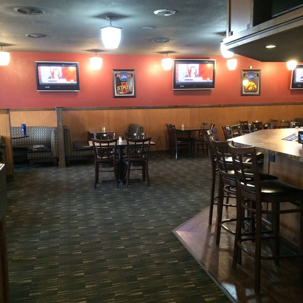 The Hutt Bar & Grill | restaurant | 250 SOUTH US-71, Arnolds Park, IA 51331, USA | 7123328074 OR +1 712-332-8074