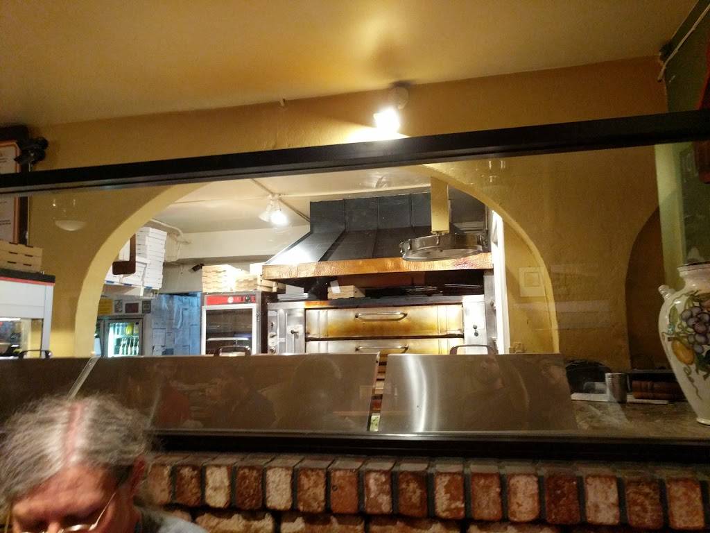 Upper Crust Pizza & Pasta | restaurant | 2415 Mission St, Santa Cruz, CA 95060, USA | 8314239010 OR +1 831-423-9010