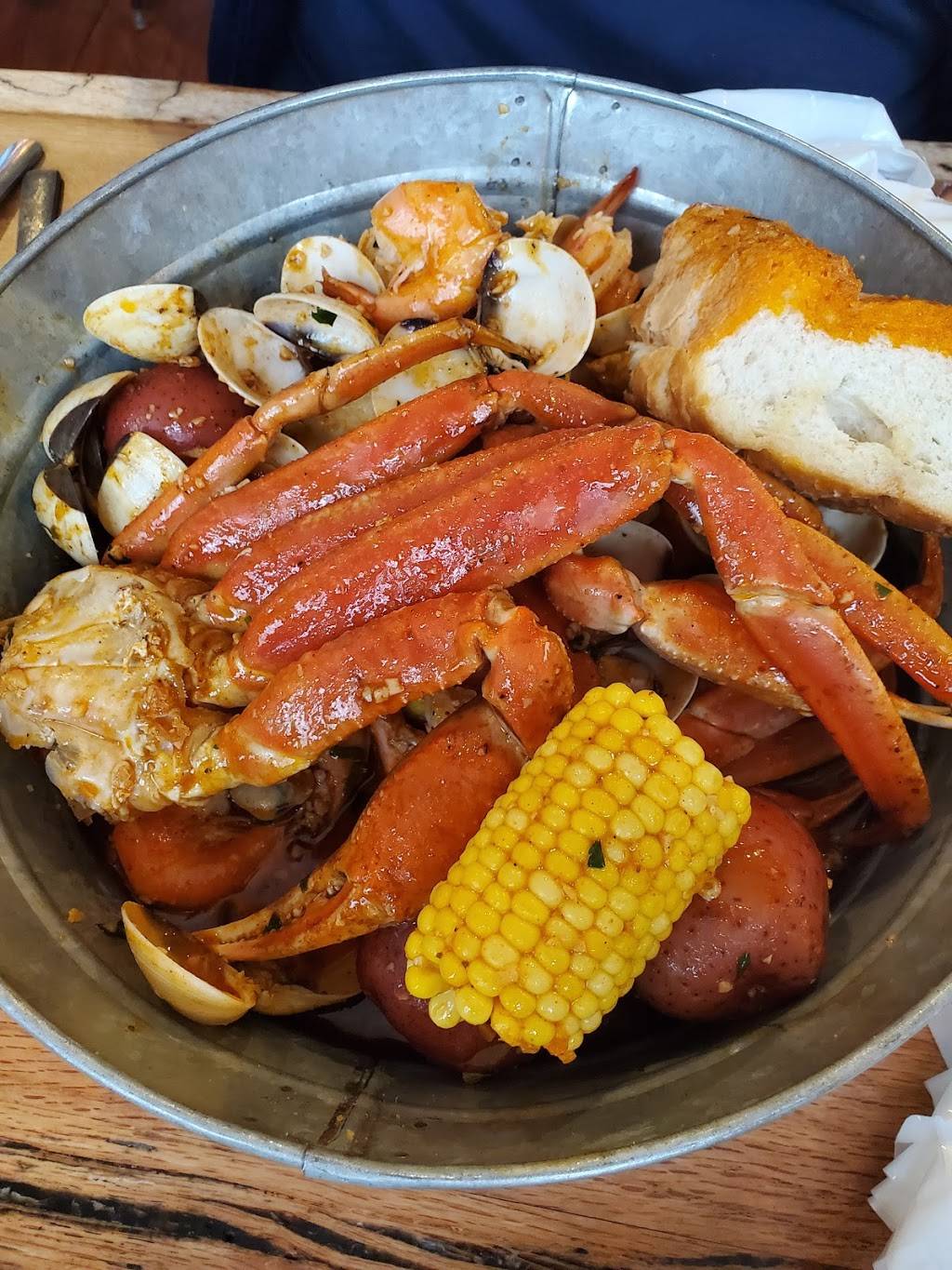 Saltwater Crab | restaurant | 2059 Madison Ave, Memphis, TN 38104, USA | 9019225202 OR +1 901-922-5202