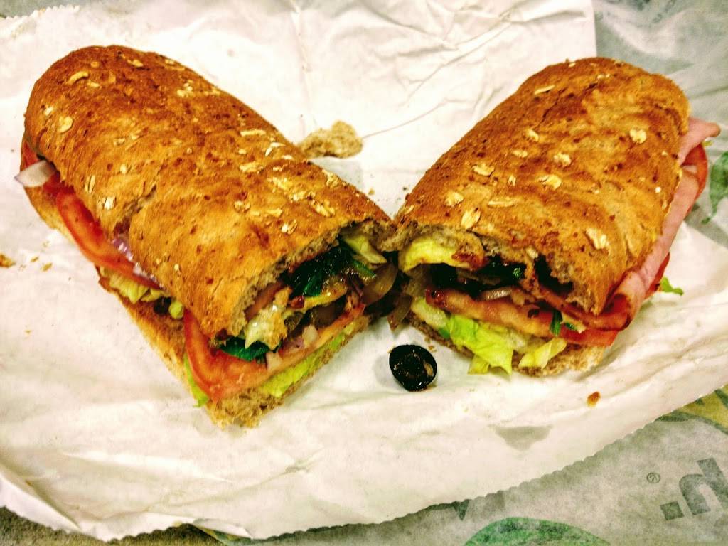 Subway | restaurant | 642-648, Dixon Rd Unit # 2, Toronto, ON M9W 1J1, Canada | 4162409000 OR +1 416-240-9000