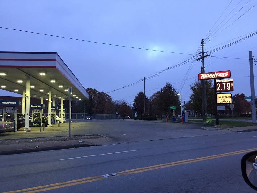 Thorntons | bakery | 2000 7th Street Rd, Louisville, KY 40208, USA | 5026345646 OR +1 502-634-5646