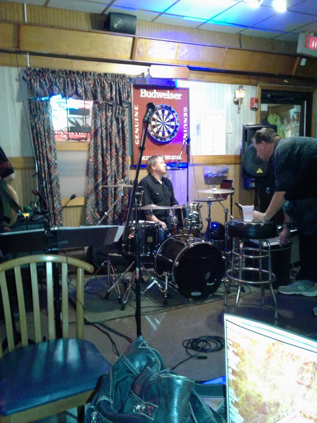 Difillipos Brick Yard Bar & Grill | restaurant | 163 Blossom St, Lynn, MA 01902, USA | 7815959468 OR +1 781-595-9468