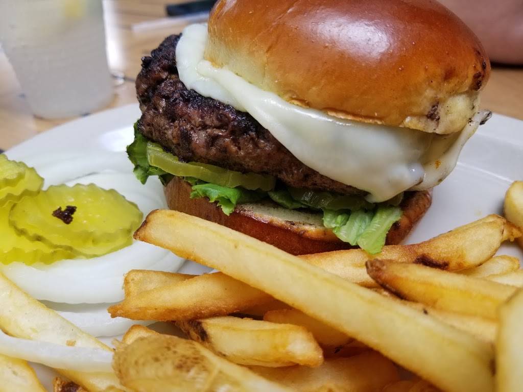 Tuckers Place | restaurant | 14282 Manchester Rd, Manchester, MO 63011, USA | 6362278062 OR +1 636-227-8062