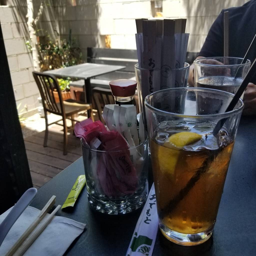 El Cuartito | restaurant | 4935 N Mesa St, El Paso, TX 79912, USA | 9158758670 OR +1 915-875-8670