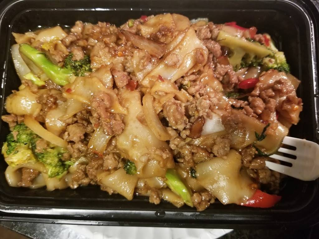 Hot Basil Thai Cafe | restaurant | 565 New Park Ave, West Hartford, CT 06110, USA | 8605239554 OR +1 860-523-9554