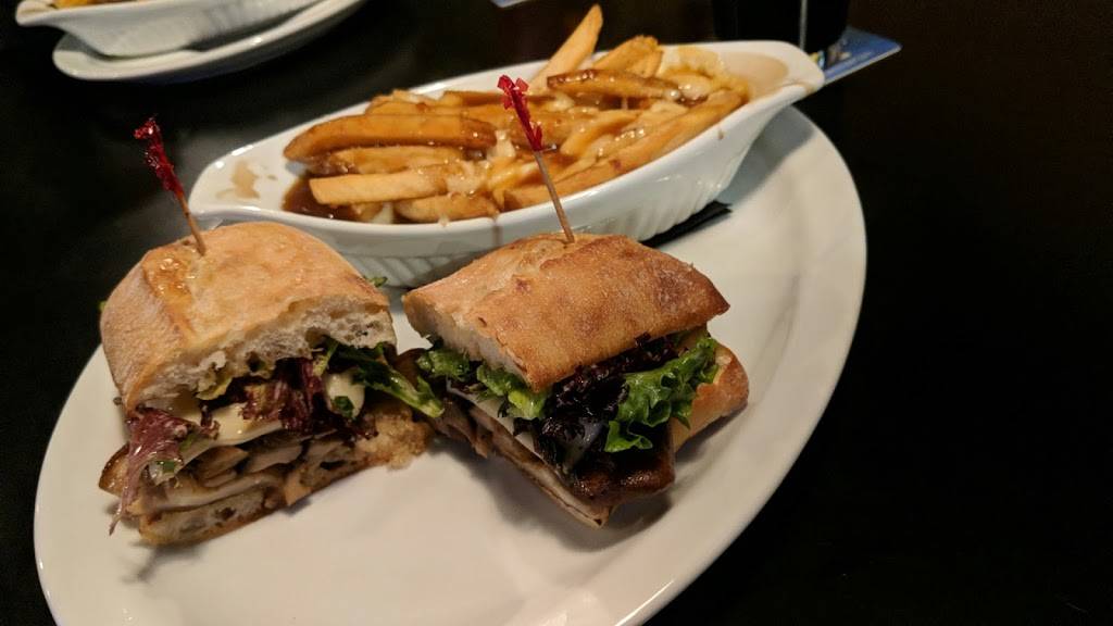 The Barrel House | restaurant | 3199 Sandwich St, Windsor, ON N9C 1A6, Canada | 5199775334 OR +1 519-977-5334