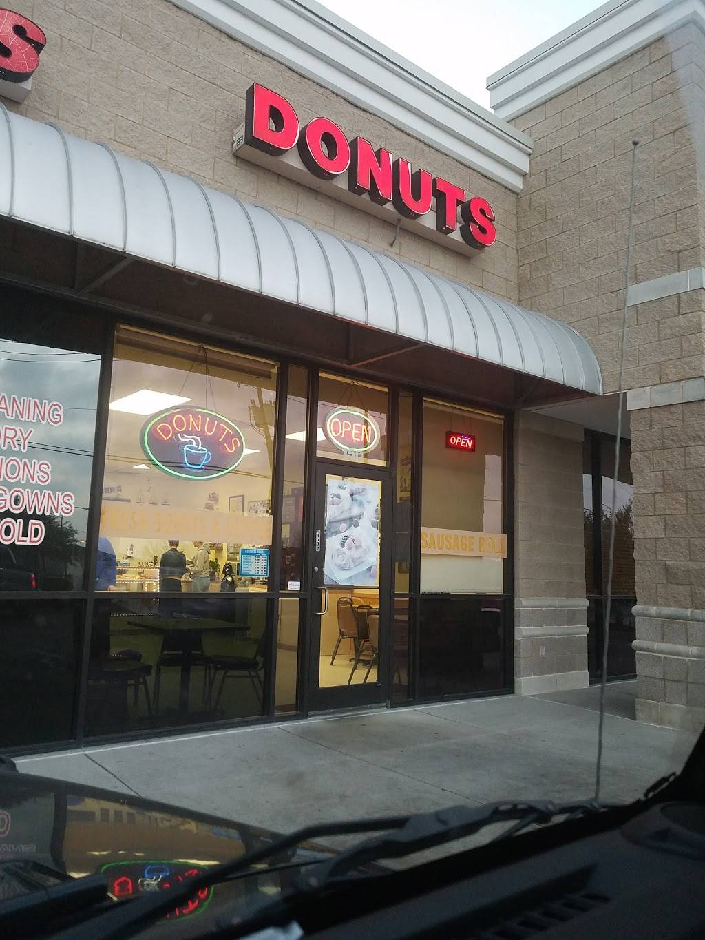 Blue Mound Donut | bakery | 1100 N Blue Mound Rd, Saginaw, TX 76131, USA | 8172349900 OR +1 817-234-9900