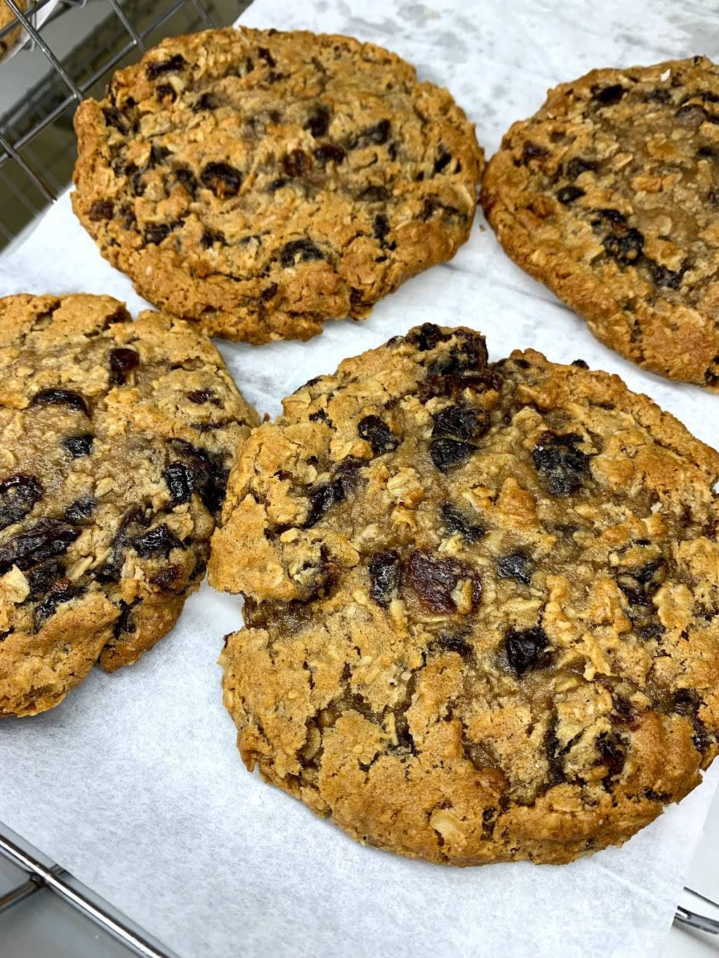 Honey Dew Donuts | bakery | 470 Meridian St, East Boston, MA 02128, USA | 7813978200 OR +1 781-397-8200