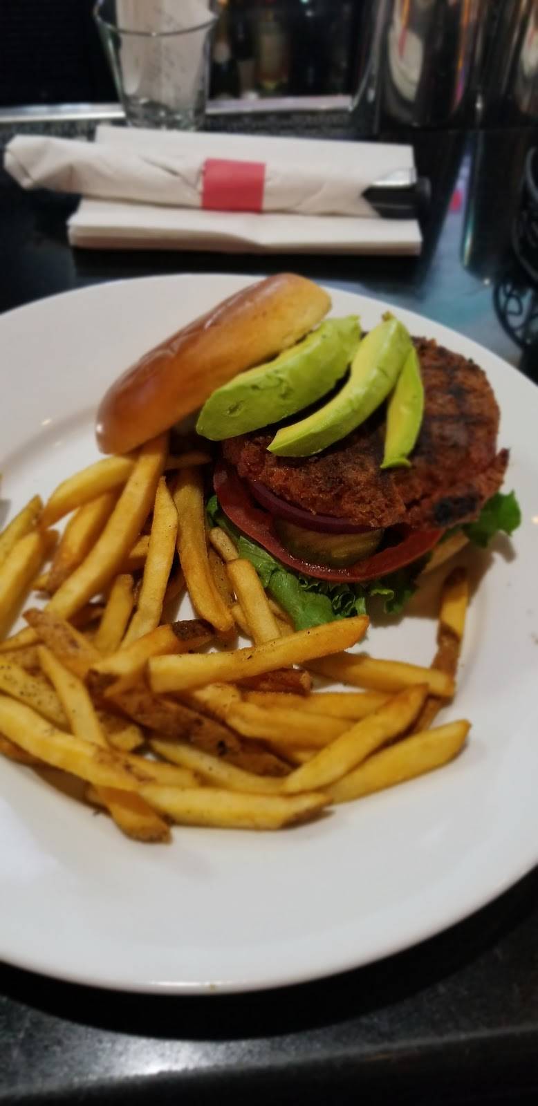 TGI Fridays | restaurant | 591 W Big Beaver Rd, Troy, MI 48084, USA | 2485249489 OR +1 248-524-9489