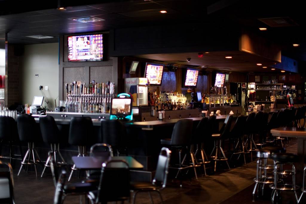 Renshaw Lounge | restaurant | 210 E 14 Mile Rd, Clawson, MI 48017, USA | 2486163016 OR +1 248-616-3016