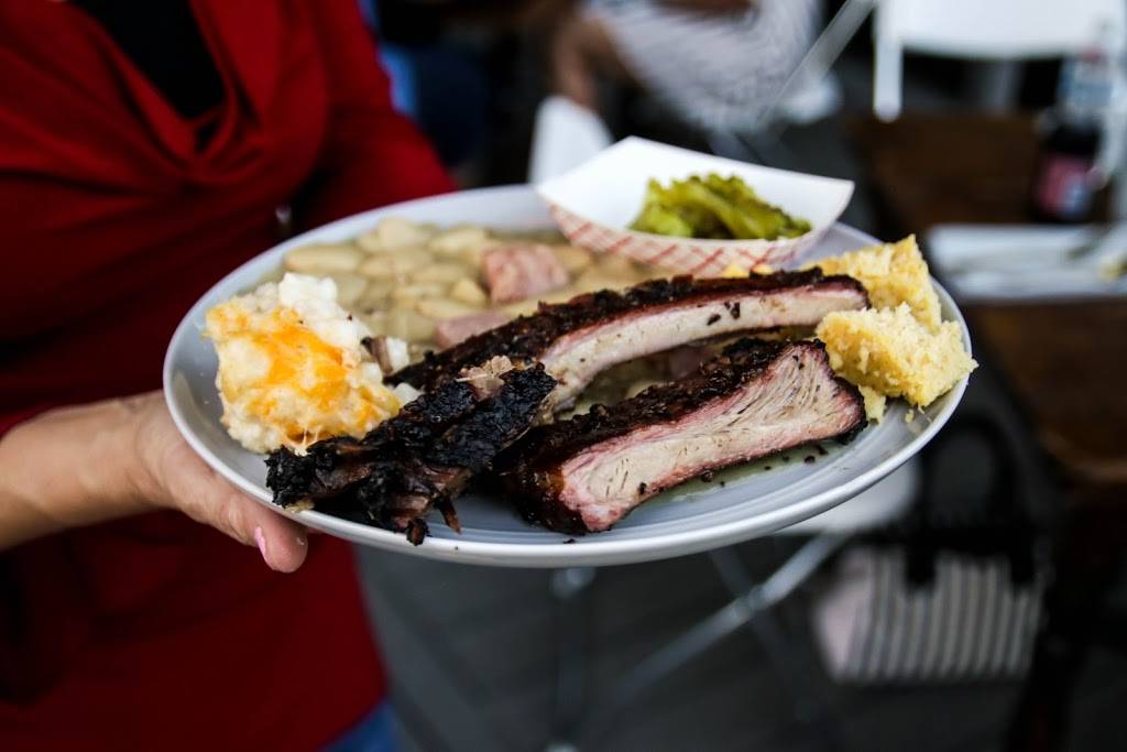 Joe Risckys Barbeque | restaurant | 1734 E El Paso St #170, Fort Worth, TX 76102, USA | 8177735557 OR +1 817-773-5557