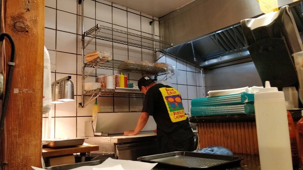 Bongo Burger | restaurant | 2505 Dwight Way, Berkeley, CA 94704, USA | 5105484100 OR +1 510-548-4100
