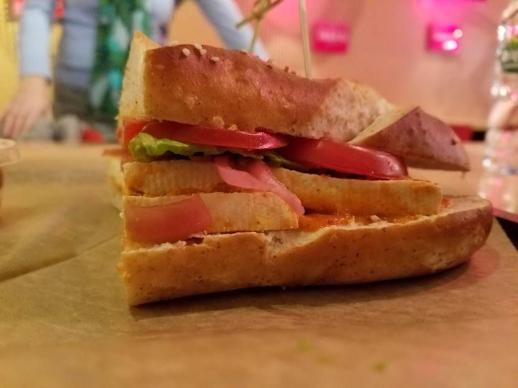 Hannahs Bretzel | meal takeaway | 233 N Michigan Ave, Chicago, IL 60601, USA | 3126211111 OR +1 312-621-1111