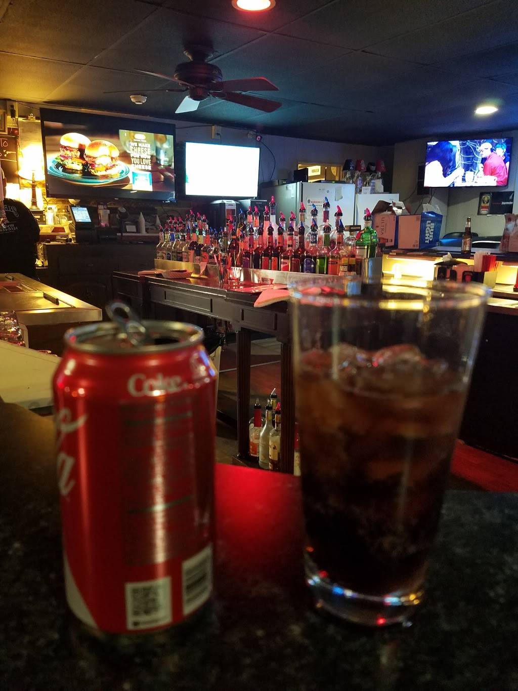 Snickers Bar & Restaurant | restaurant | 9372 W Third St, Dayton, OH 45417, USA | 9378355524 OR +1 937-835-5524