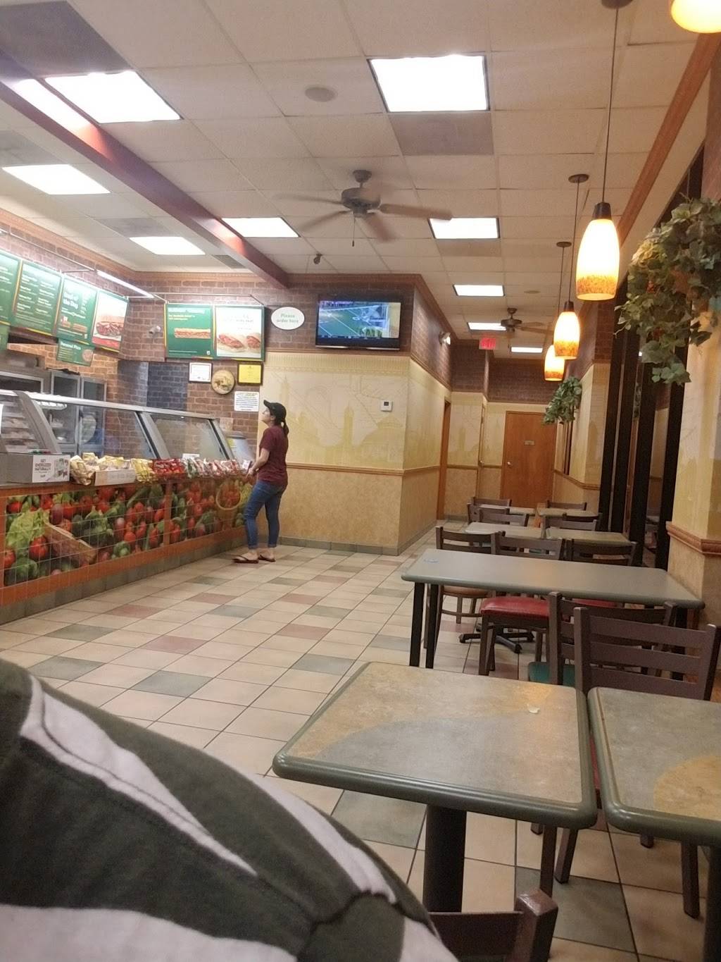 Subway Restaurants | restaurant | Oak Grove Center, 23070 Oakgrove Rd Unit 155, Sterling, VA 20166, USA | 7034373027 OR +1 703-437-3027