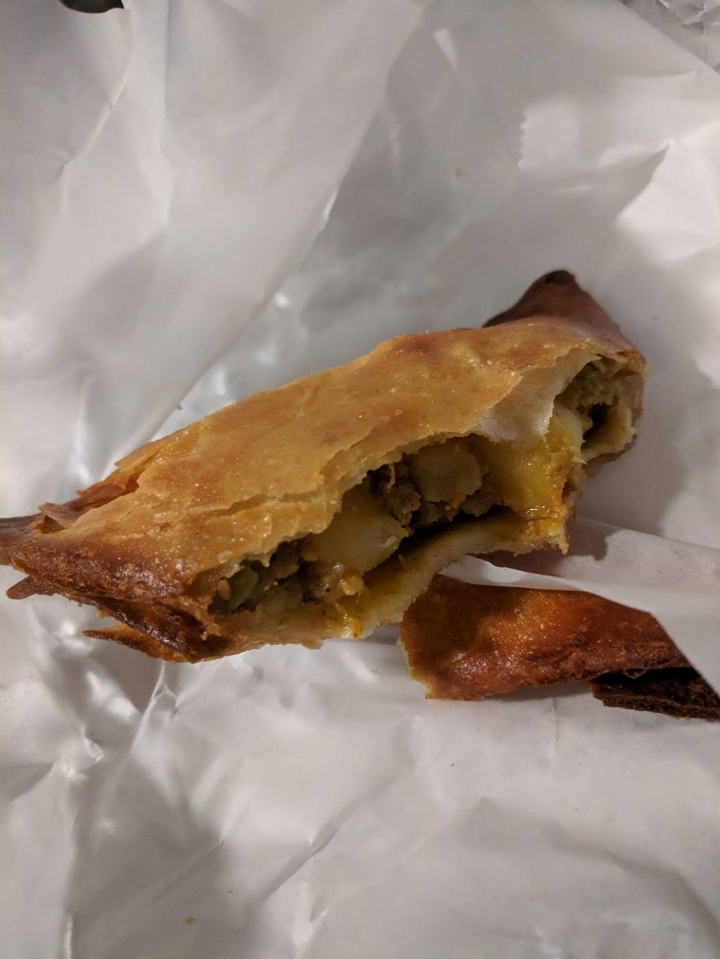 B&M International Carry Out And Buffet | restaurant | 40 Back River Neck Rd, Essex, MD 21221, USA | 4439694784 OR +1 443-969-4784