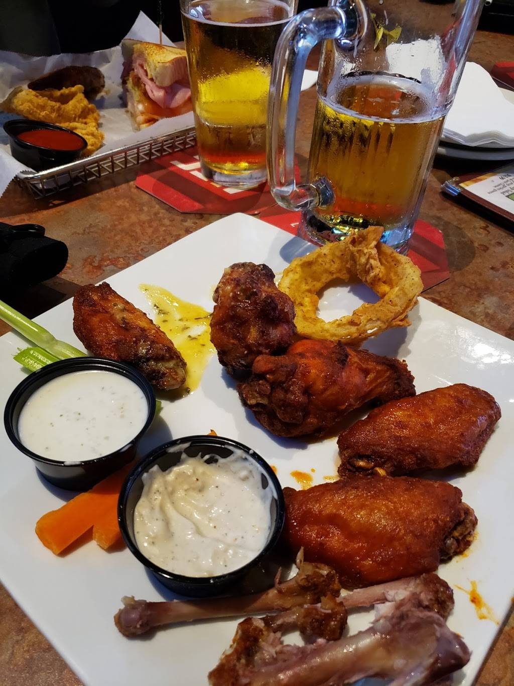 On the Rox Sports Bar and Grill | restaurant | 10535 Jones Rd #300, Houston, TX 77065, USA | 2818077500 OR +1 281-807-7500