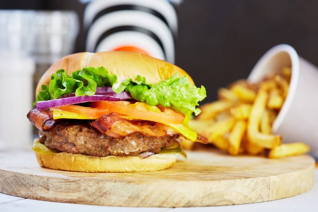 South St. Burger | restaurant | 743 St Clair Ave W, Toronto, ON M6C 1B4, Canada | 6473526523 OR +1 647-352-6523