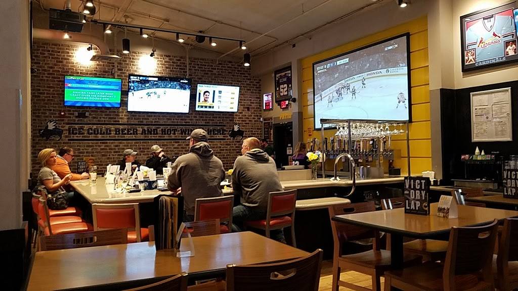 Buffalo Wild Wings | meal takeaway | 2608 2nd Ave, Muscatine, IA 52761, USA | 5632630285 OR +1 563-263-0285