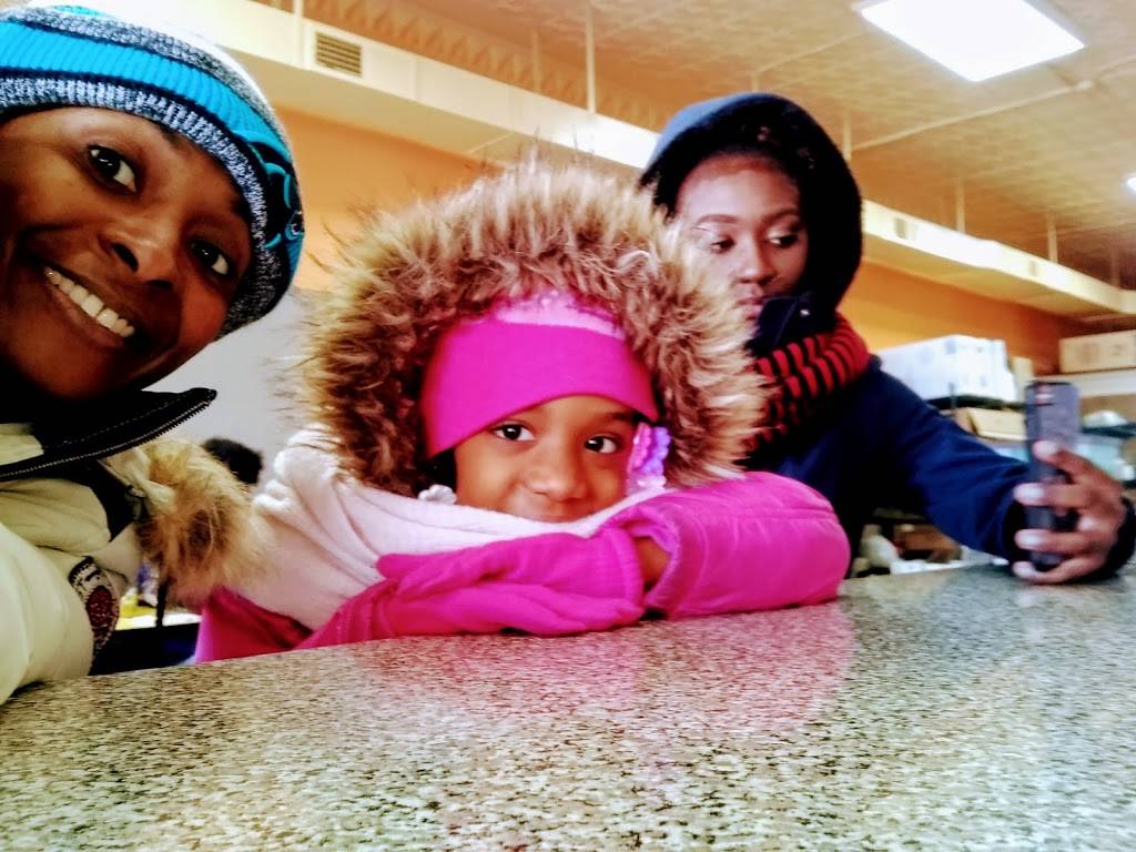 Rockys Breakfast & Lunch | restaurant | 6208 Woodland Ave, Philadelphia, PA 19142, USA | 2157291126 OR +1 215-729-1126