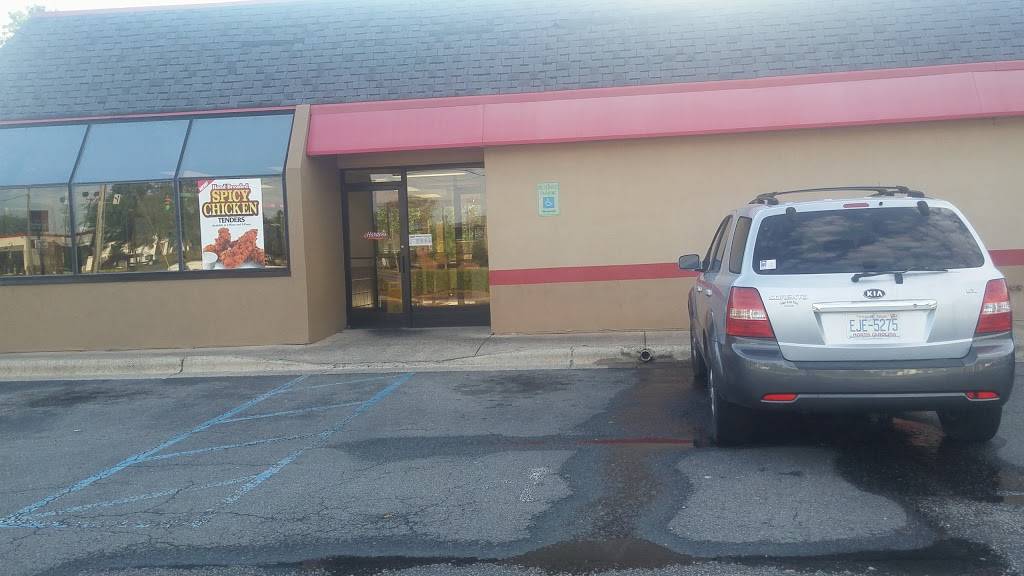 Hardees | restaurant | 913 Moye Blvd, Greenville, NC 27834, USA | 2527588444 OR +1 252-758-8444