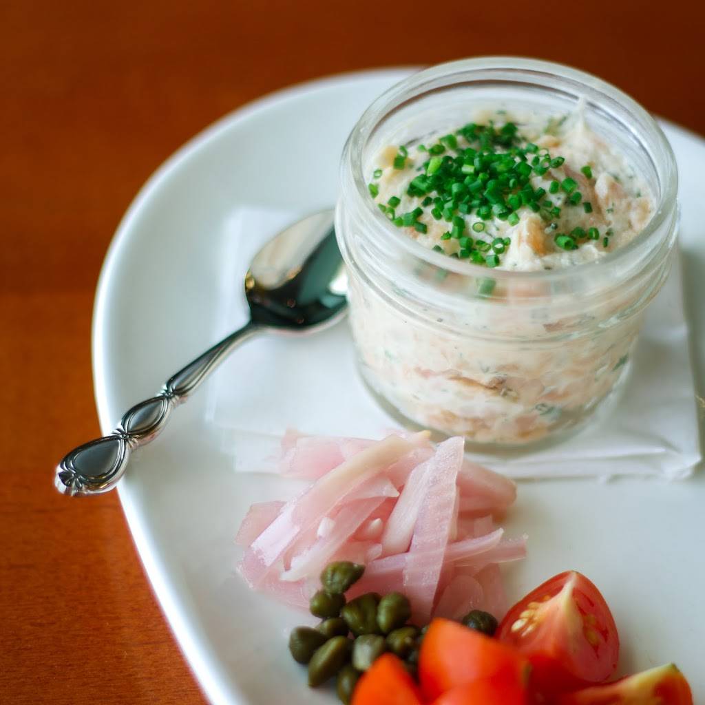 Kingfisher Restaurant & Deli | restaurant | 1001 Lake Dr SE, Grand Rapids, MI 49506, USA | 6167346833 OR +1 616-734-6833