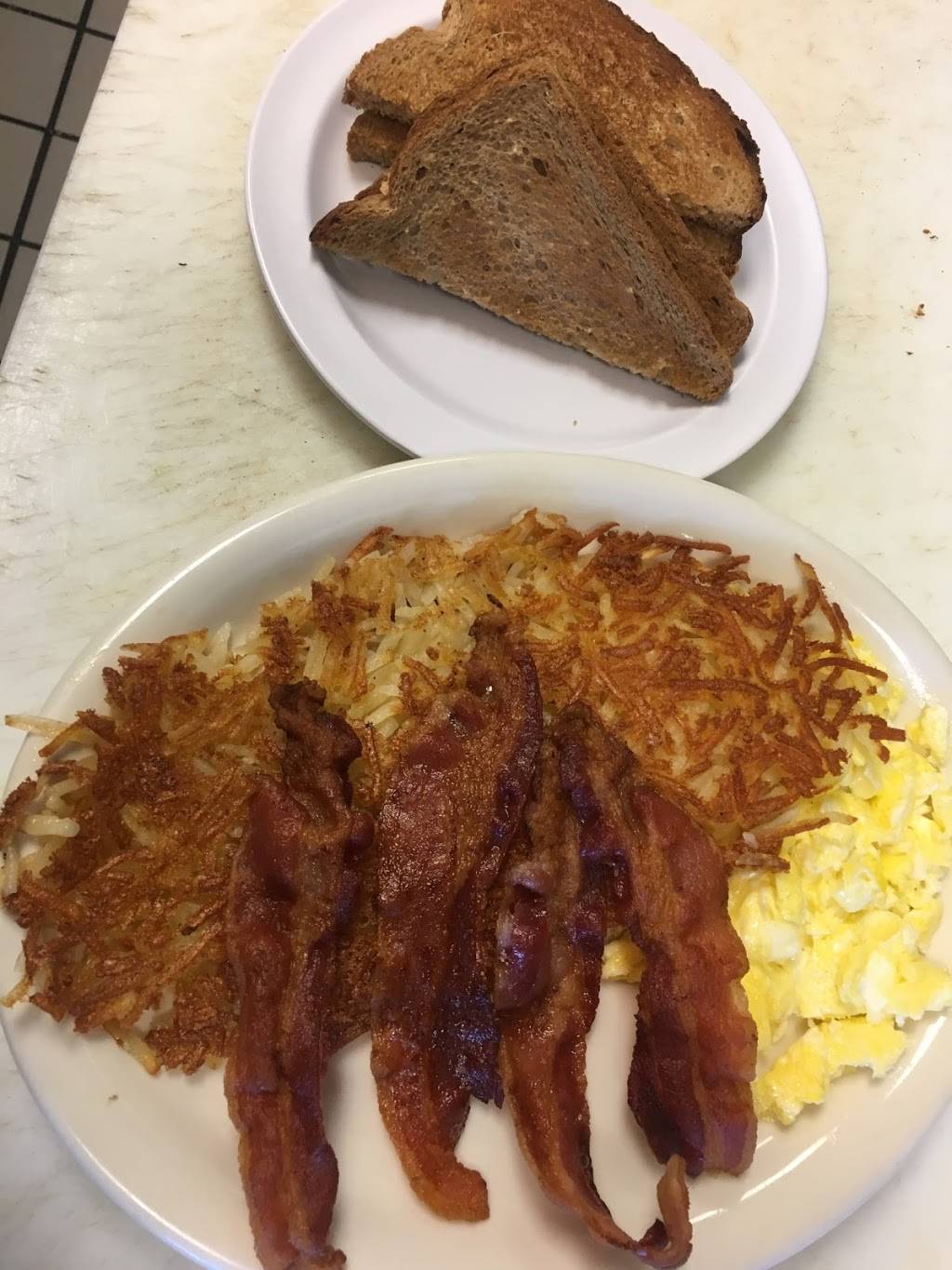 Country Diner | restaurant | J, 1063 W Ave E # 101, Lancaster, CA 93535, USA | 6617231576 OR +1 661-723-1576