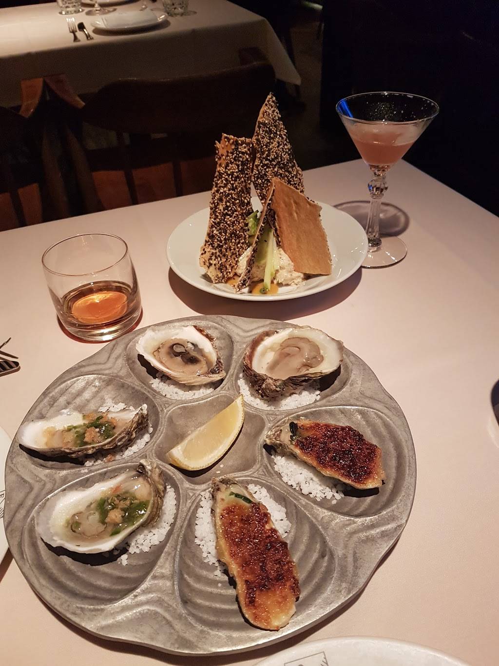 Le Filet | restaurant | 219 Avenue du Mont-Royal O, Montréal, QC H2T 2T2, Canada | 5143606060 OR +1 514-360-6060