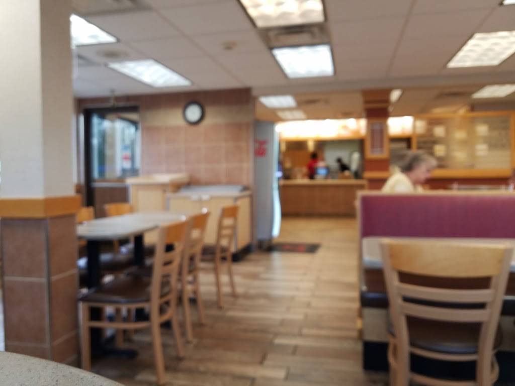 Wendys | restaurant | 31150 Five Mile Road, Livonia, MI 48154, USA | 7345229283 OR +1 734-522-9283