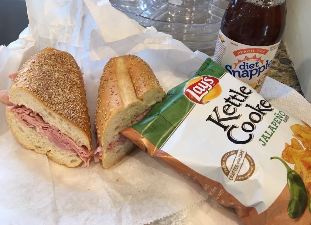 Harrys Hilltop Catering Delicatessen | restaurant | 60 Hillside Avenue, Williston Park, NY 11596, USA | 5167464134 OR +1 516-746-4134