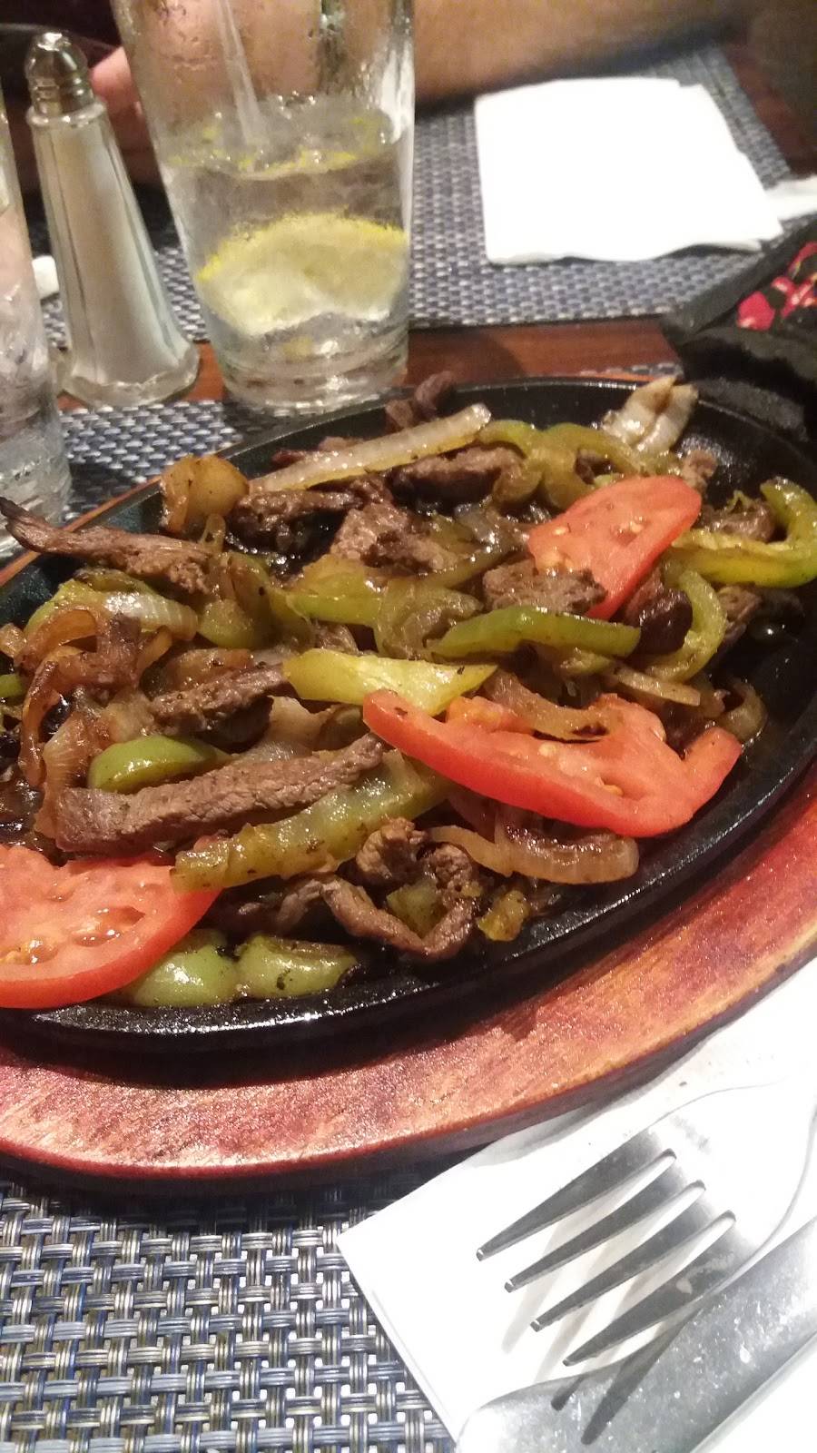 Rosa Lindas Mexican Cuisine | restaurant | 1420 Clovis Ave, Clovis, CA 93612, USA | 5594723577 OR +1 559-472-3577