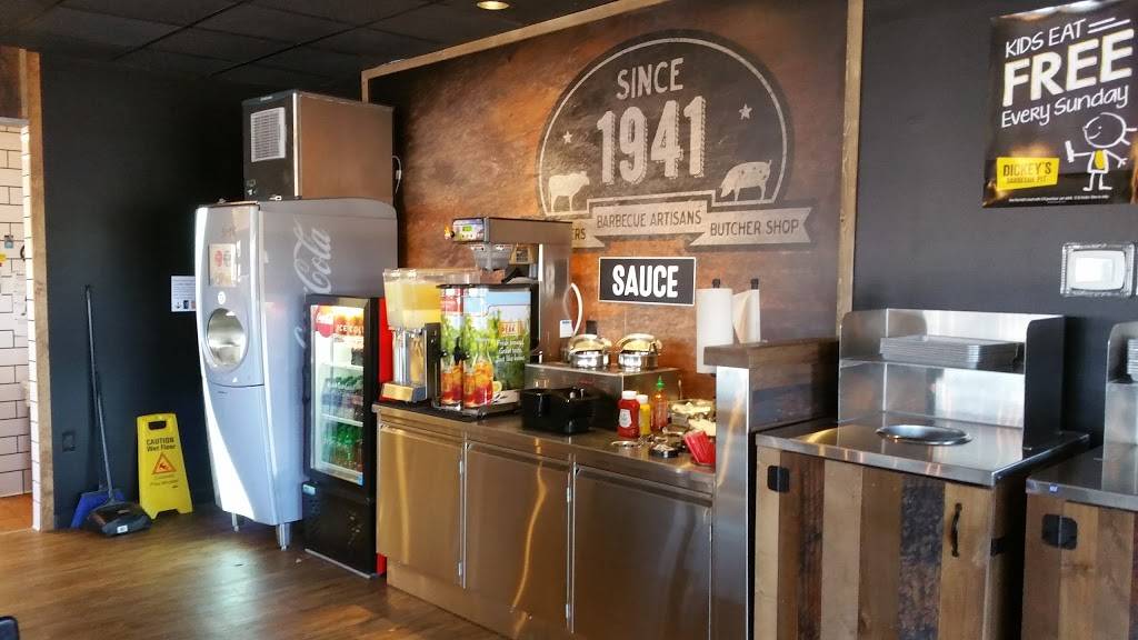 Dickeys Barbecue Pit | restaurant | 2411 Nazareth Rd, 25th Street Shopping Plaza, Easton, PA 18045, USA | 4845462488 OR +1 484-546-2488