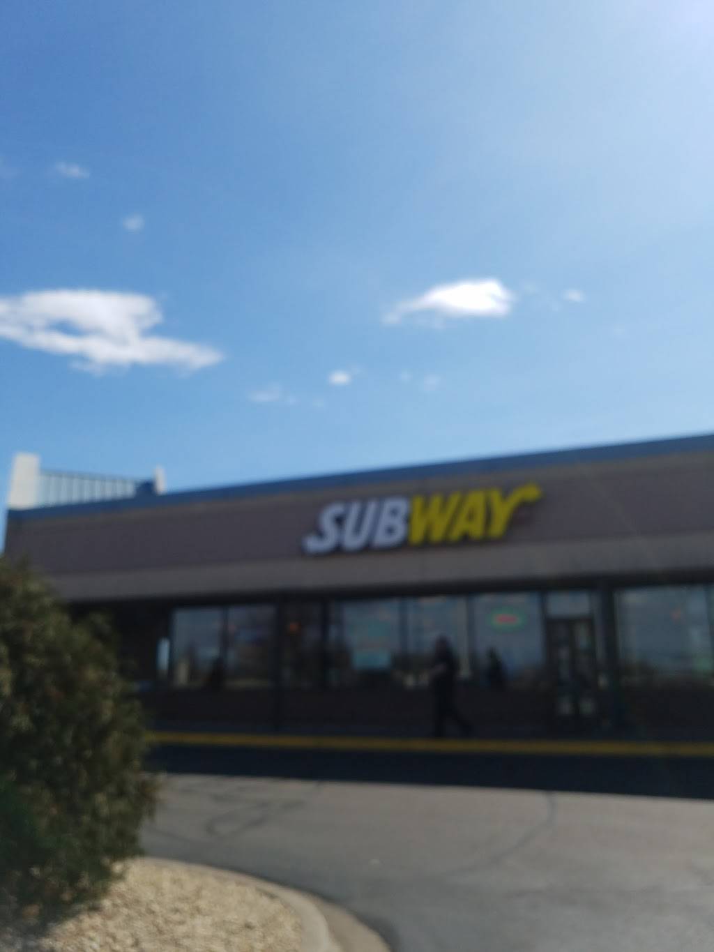 Subway | restaurant | 4080 W Broadway Ave, Robbinsdale, MN 55422, USA | 7635330966 OR +1 763-533-0966