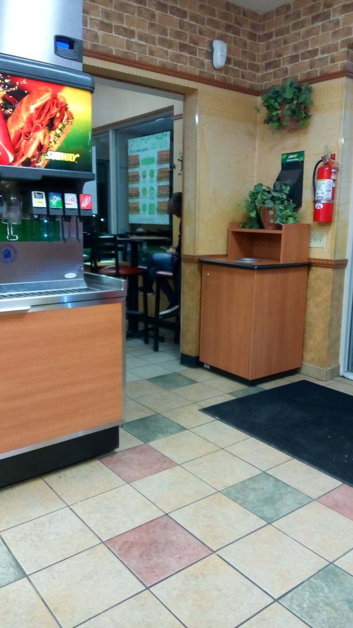 Subway | restaurant | 15418 Patrick Henry Hwy, Amelia Court House, VA 23002, USA | 8045617742 OR +1 804-561-7742