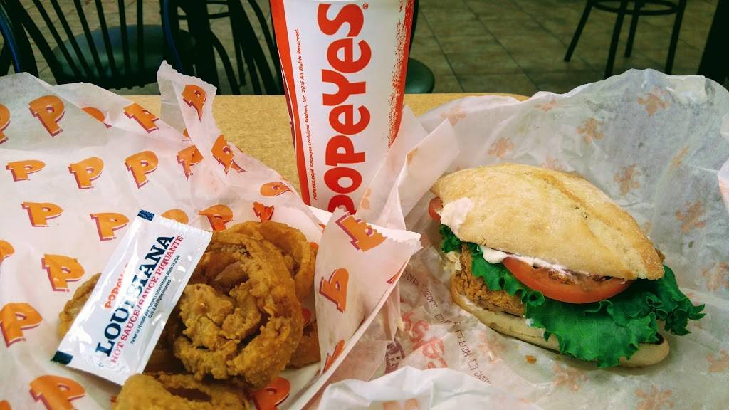 Popeyes Louisiana Kitchen | meal takeaway | 10909 Yonge St, Richmond Hill, ON L4C 3E3, Canada | 9058842727 OR +1 905-884-2727