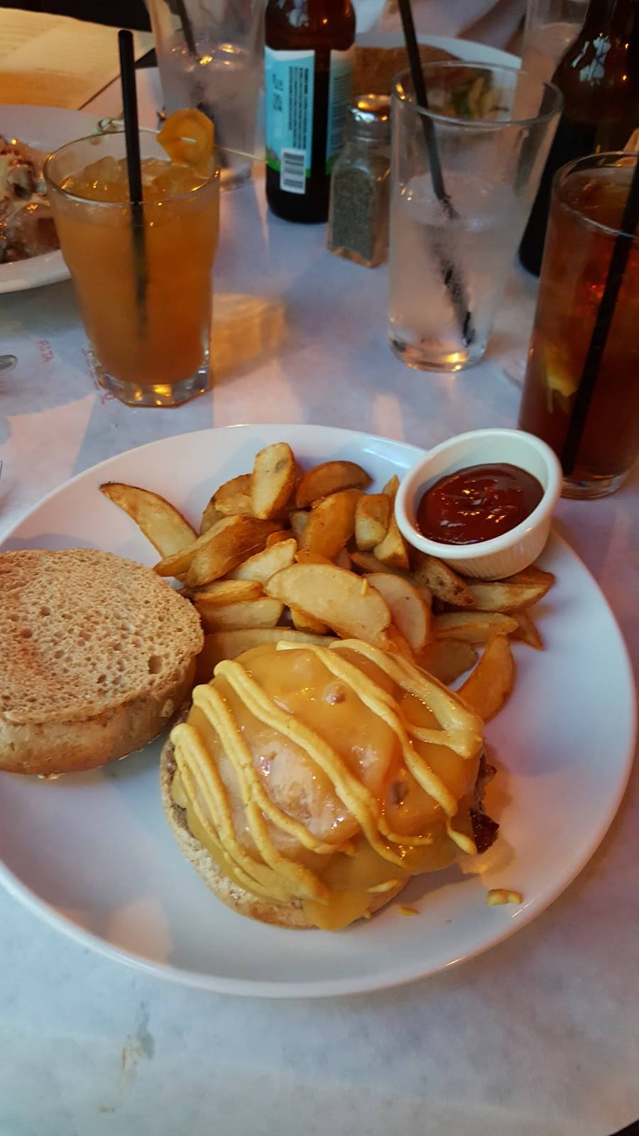 Twisted Cuisine | restaurant | 7546 Sheridan Rd, Kenosha, WI 53143, USA | 2625640220 OR +1 262-564-0220