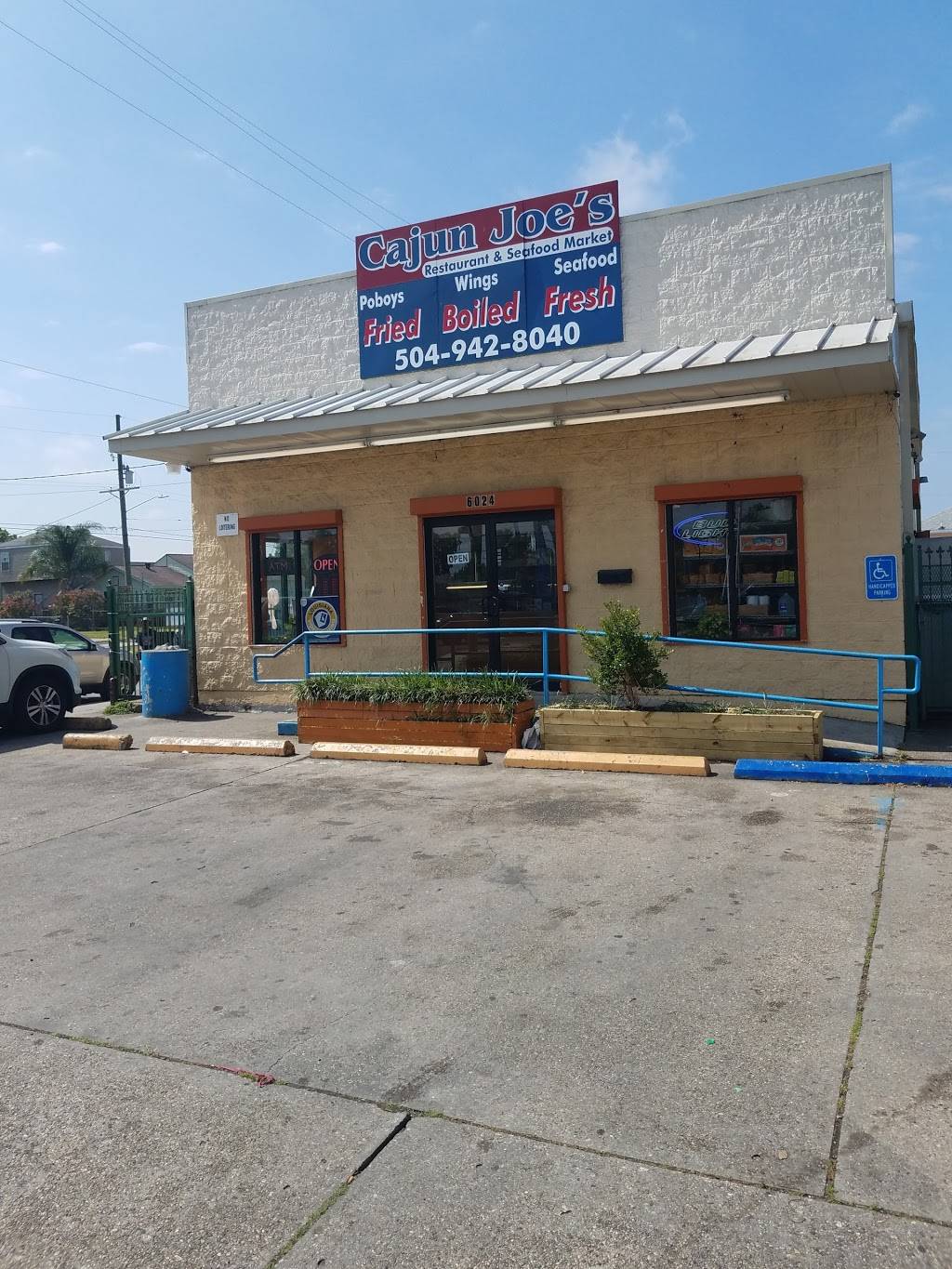 Cajun Joes Seafood | restaurant | 6024 N Claiborne Ave, New Orleans, LA 70117, USA | 5049428040 OR +1 504-942-8040
