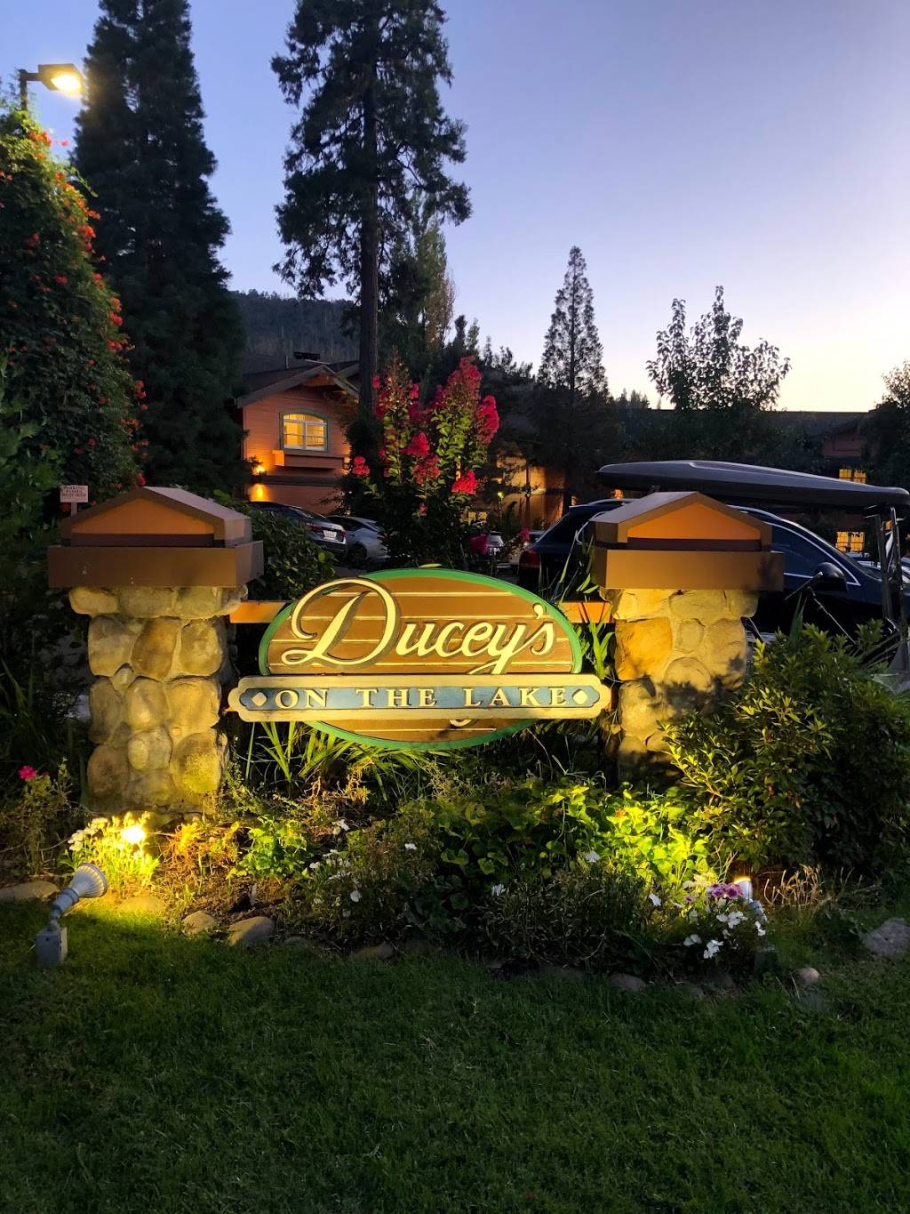 Duceys On the Lake & Duceys Bar & Grill | restaurant | 54432 Rd 432, Bass Lake, CA 93604, USA | 5596423131 OR +1 559-642-3131