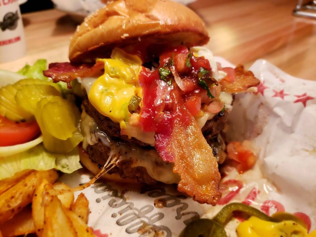 Fuddruckers | restaurant | 13010 Northwest Fwy, Houston, TX 77040, USA | 7134624508 OR +1 713-462-4508