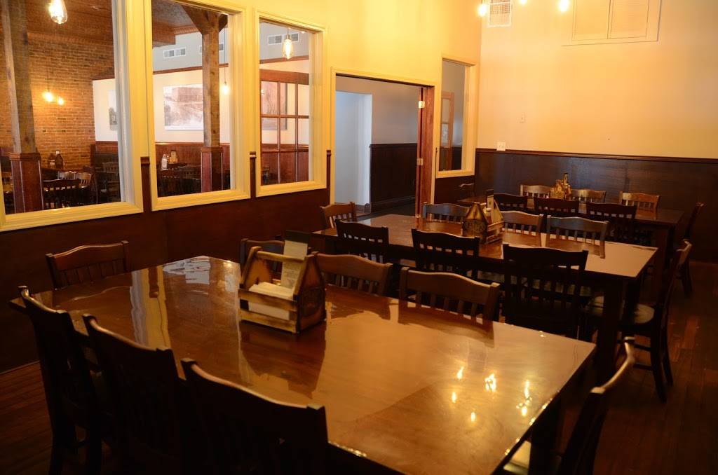 Cerno’s Bar & Grill | restaurant | 118 E Main St, Elmwood, IL 61529, USA | 3097411036 OR +1 309-741-1036