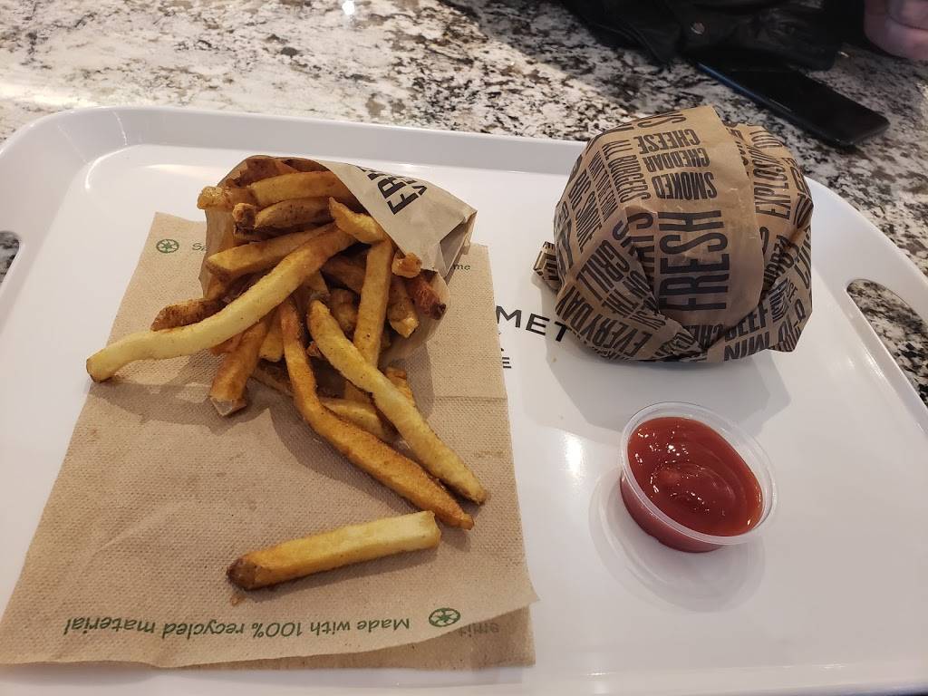 Big Smoke Burger | restaurant | Sherway Gardens Mall, 25 The West Mall, Etobicoke, ON M9C 1B8, Canada | 4166214848 OR +1 416-621-4848