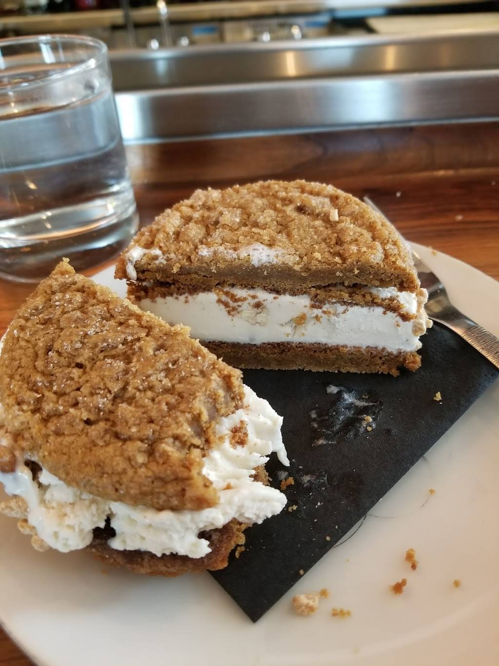 Mabel Gray | restaurant | 23825 John R Rd, Hazel Park, MI 48030, USA | 2483984300 OR +1 248-398-4300