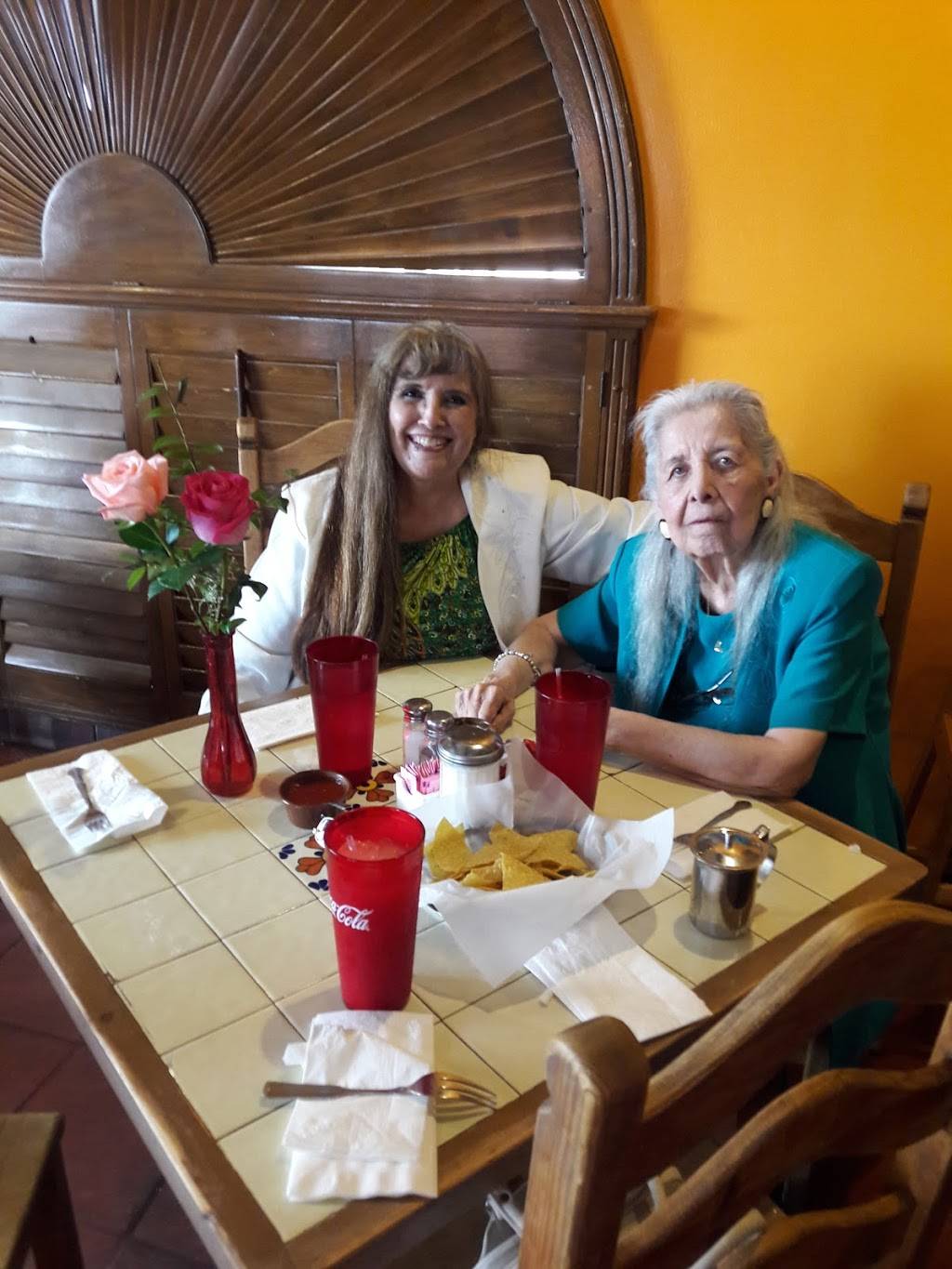 Los Tres Gallegos | restaurant | 10801 Pebble Hills Blvd, El Paso, TX 79935, USA | 9155925243 OR +1 915-592-5243