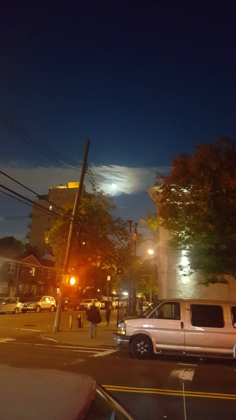 Crescent Gourmet | restaurant | 27-02 Crescent St, Astoria, NY 11102, USA | 7187210805 OR +1 718-721-0805